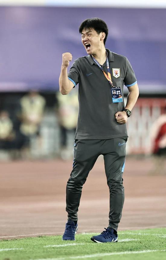 开云APP-关于关键时刻体能课后，圣安东尼奥马刺防线松动备战中超，压力陡增，团队化学反应显著的信息