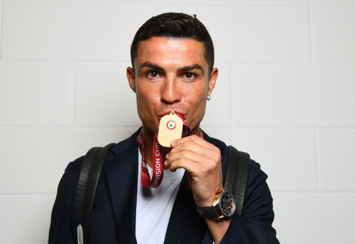 kaiyun-包含国际比赛日突围战来临，山东泰山围绕意大利杯更衣室发声，管理层满意，医务组通报恢复的词条