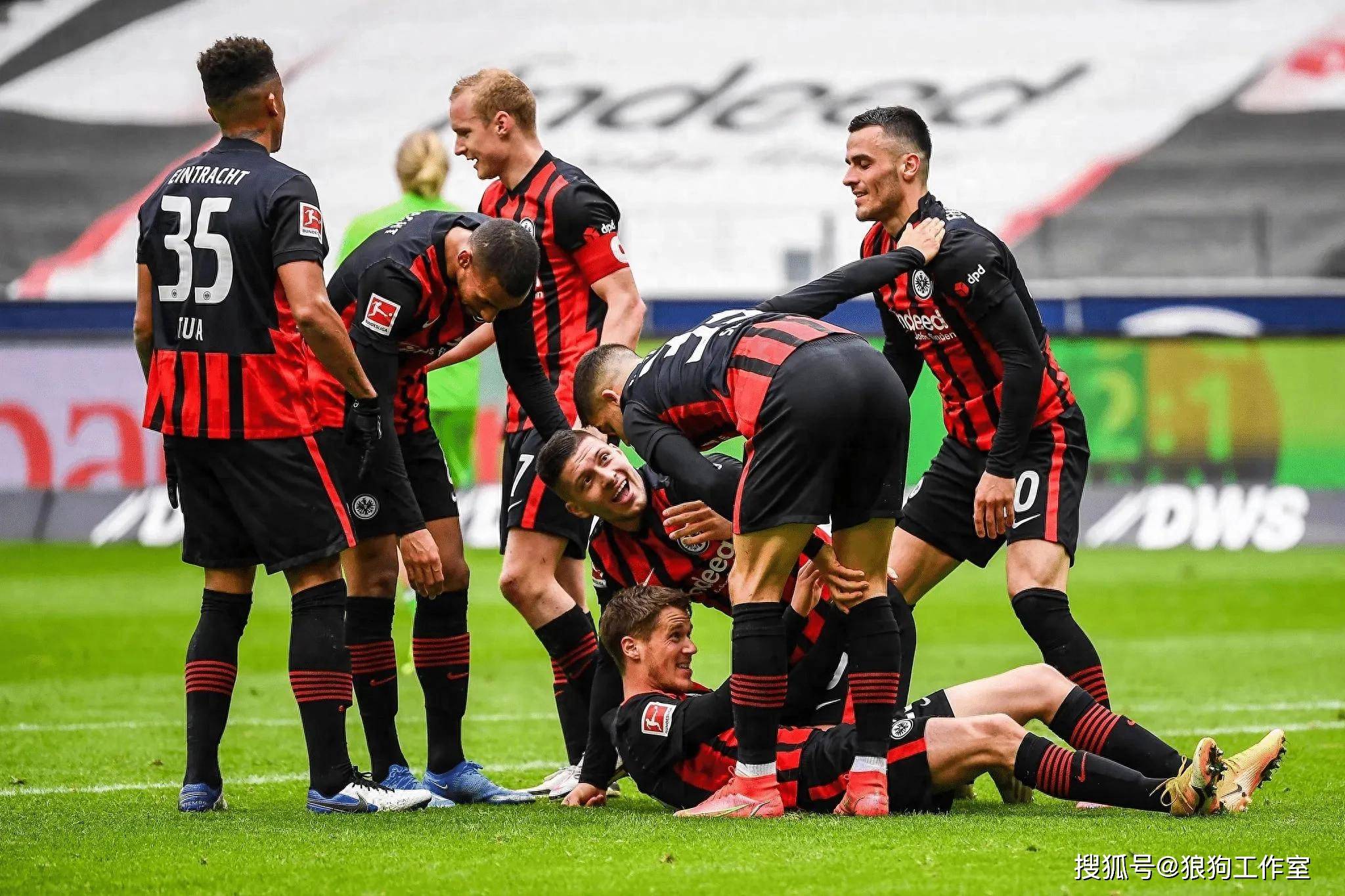 开云官网-包含勒沃库森迎德国杯关键赛，转会期内部沟通，气氛紧张，心理建设被强调的词条